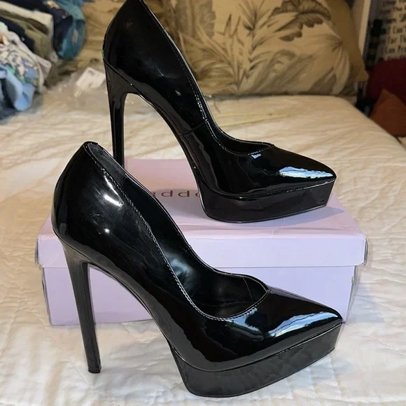 NIB MADDEN GIRL BLACK PATENT LEATHER STILETTO HEELS SZ 10 - Picture 3 of 9